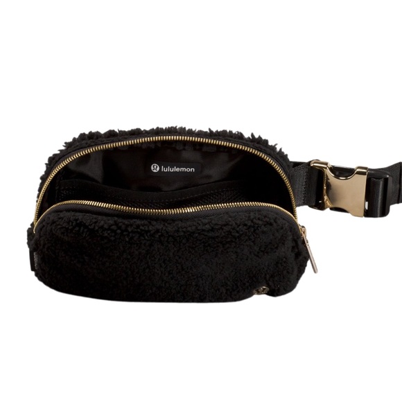 NWT RARE SOLD OUT Everywhere Fleece Belt Bag - Picture 2 of 16